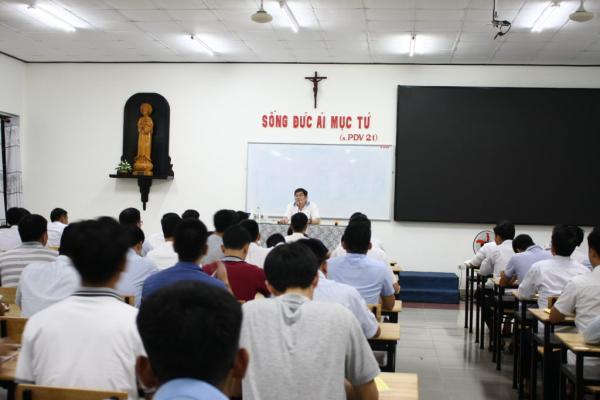 Tĩnh Tâm Năm Đại Chủng Viện Huế: Bài 9: Tìm "Phẩm Tính Siêu Hình" Của Phận Người