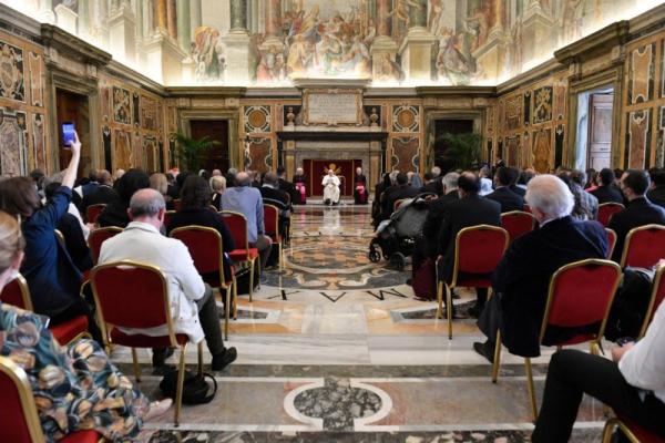 Sáu Năm Sau Tông Huấn Amoris Laetitia, Đức Phanxicô Khuyến Khích Suy Nghĩ Lại Thần Học Luân Lý